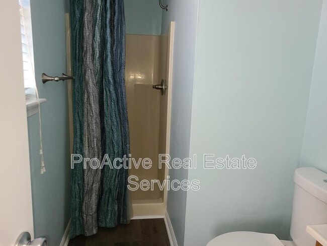 Building Photo - 216 Diamond Ave