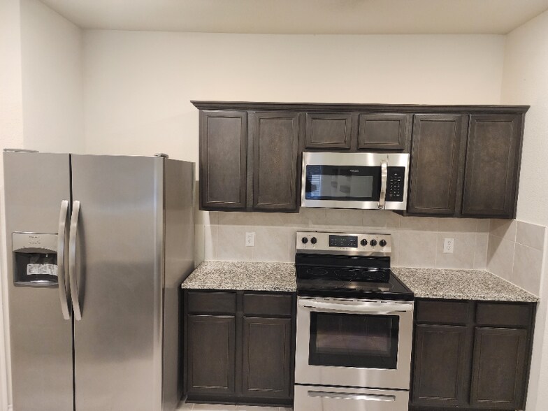 Building Photo - 1220 Meadow Creek Dr
