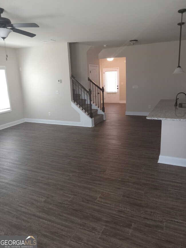 Building Photo - 1189 Hartwell Rd