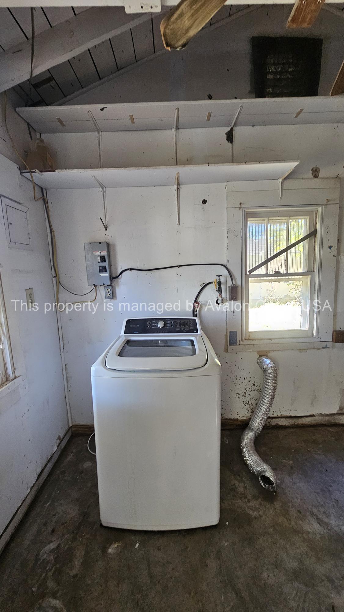 Building Photo - 8052 Hawthorne St