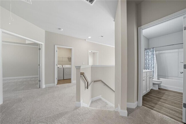 Building Photo - 33 N Village Cir