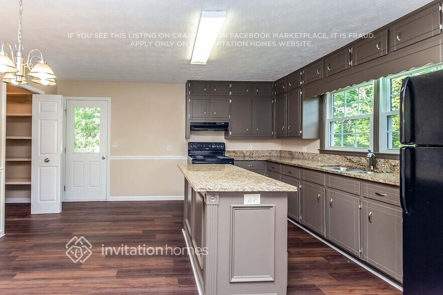Building Photo - 1597 Holly Brook Rd SW