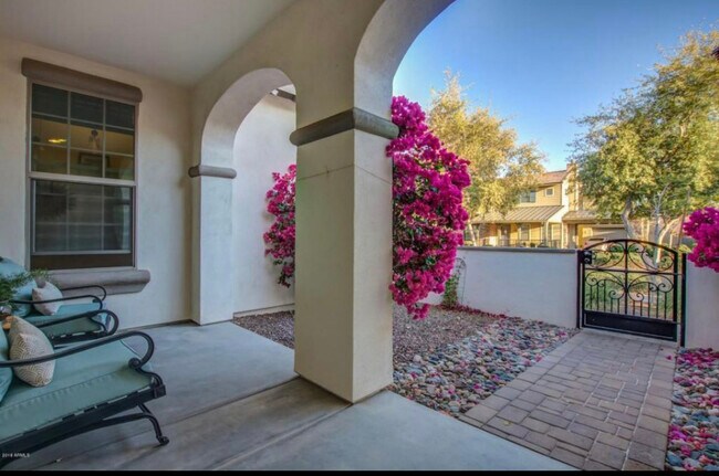 Building Photo - 20892 W Eastview Way