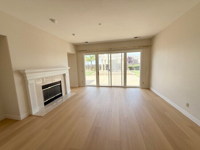 Building Photo - Avalon Heights Fremont 4 bed/3 bath, new paint & new wood floors, Gated Community, Top Tier Schools