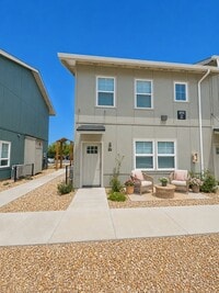 Building Photo - 1610 SW Juniper Ave
