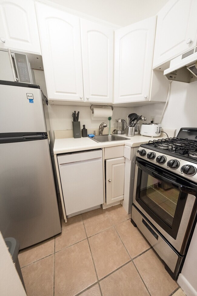 Building Photo - 346 E 76th St