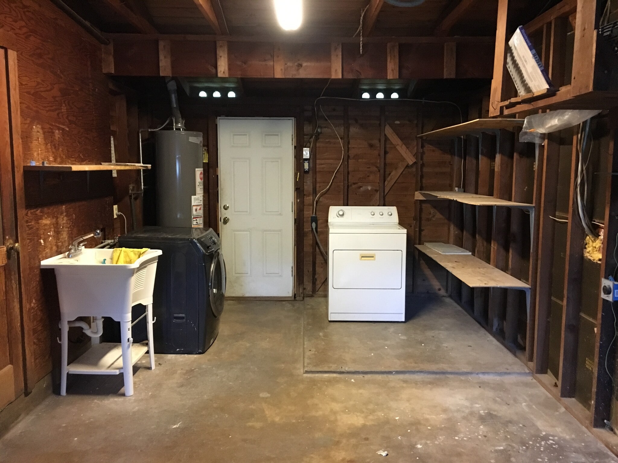Garage washer/dryer and shop sink - 230 Middlebury Dr.