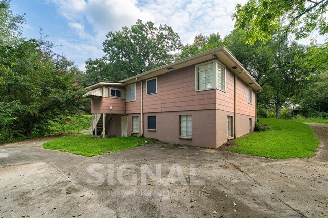 Building Photo - 1156 Skyline Dr