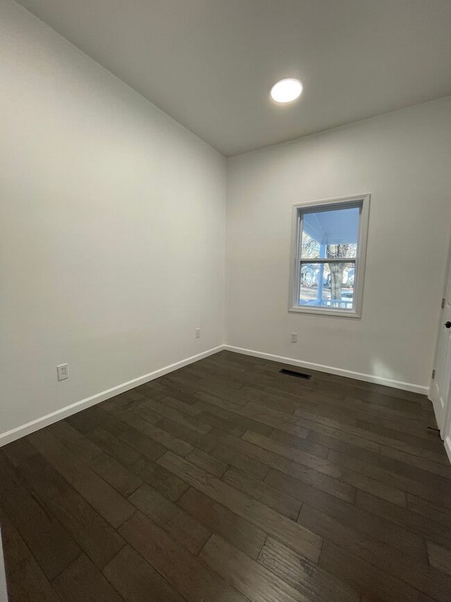 Building Photo - 409 State St