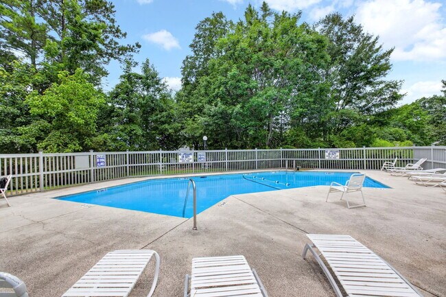 Building Photo - 8471 Yadkin Cir