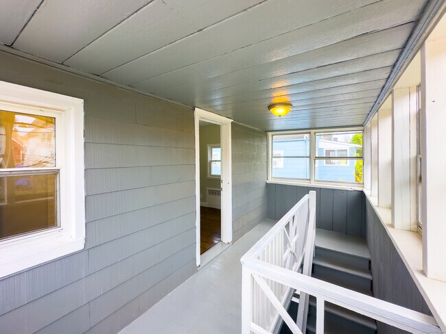 Building Photo - 249-251-251 Horace St