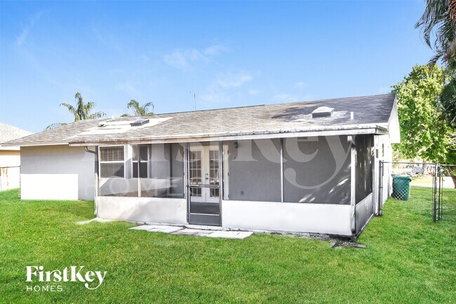 Building Photo - 1158 SW Hunnicut Ave