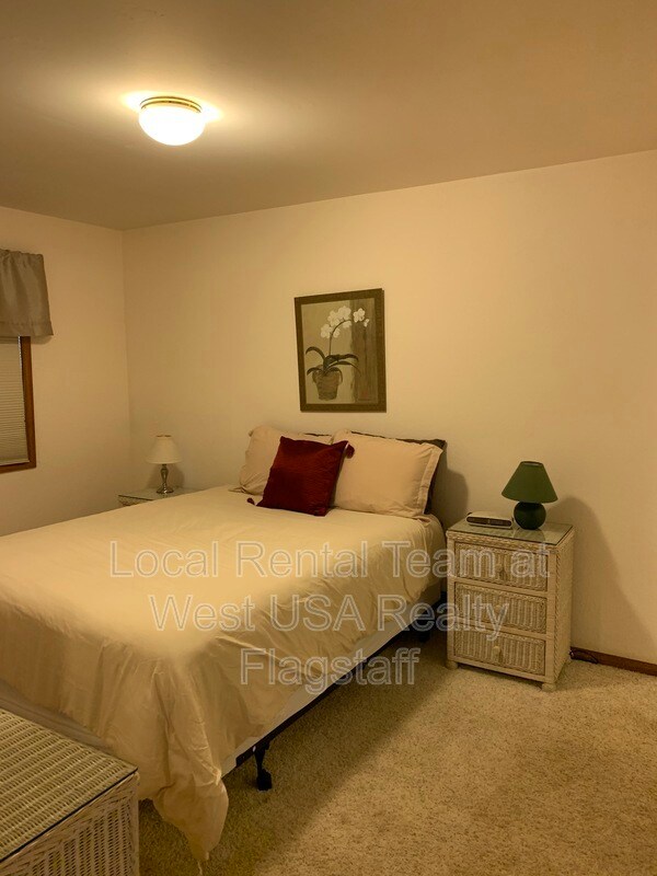 Building Photo - 5825 E Bear Paw Dr