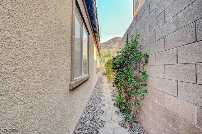 Building Photo - 3943 Reyes Ave