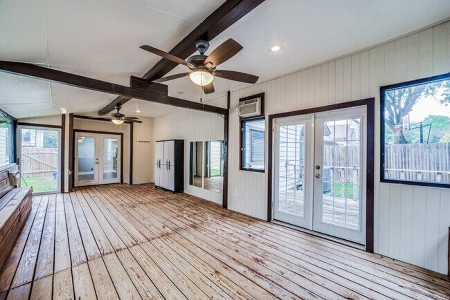 Building Photo - 6158 Valley Clf