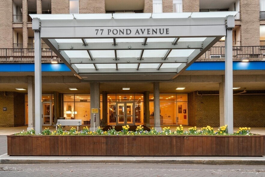 Building Photo - 77 Pond Ave