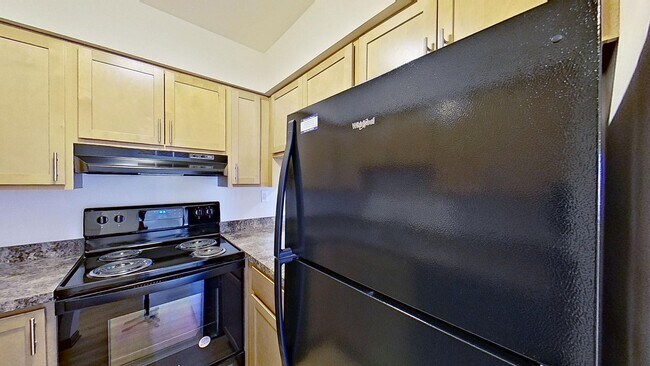 Building Photo - Lower 1 Bedroom 1 Bathroom Apartment Available