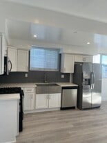 Building Photo - 642 N Manhattan Pl