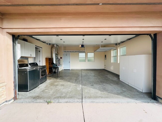 Building Photo - Serene 2-Bedroom Mountain Retreat with Stunning Views