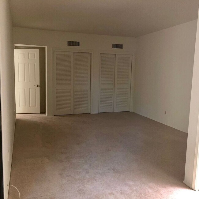 Building Photo - 7725 E Golf Links Rd