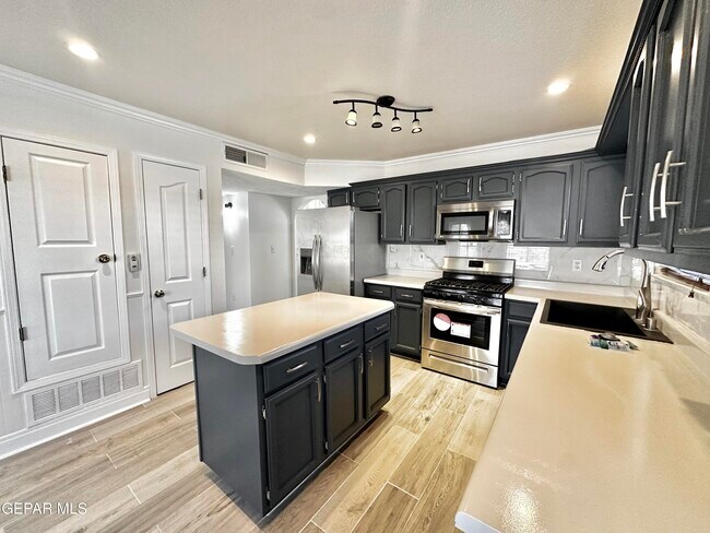 Building Photo - 12277 Red Sun Dr
