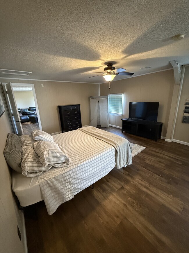 Building Photo - 11324 Rineyville Rd