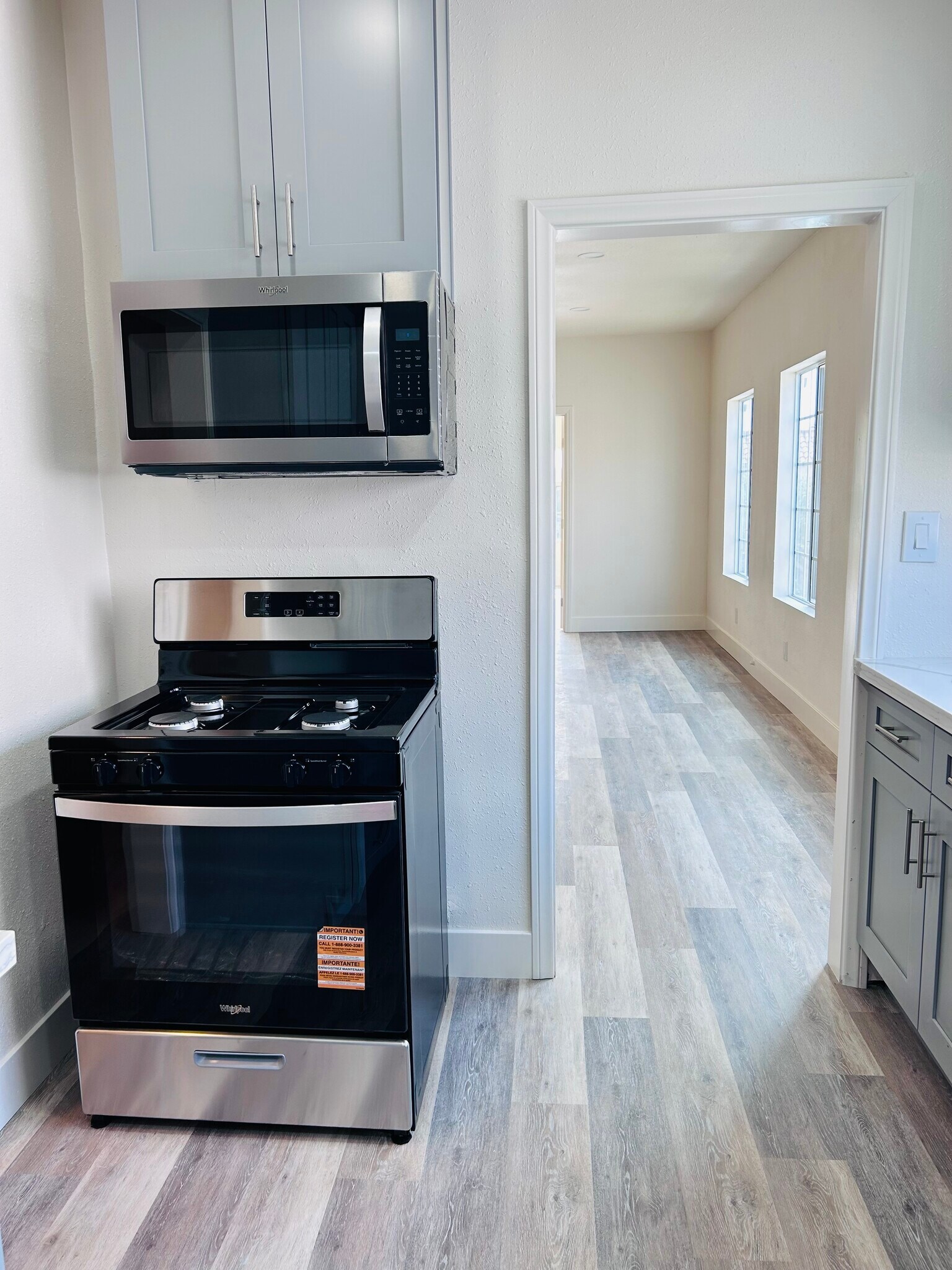 New Kitchen Appliances. - 4043 1/2 W 21st St