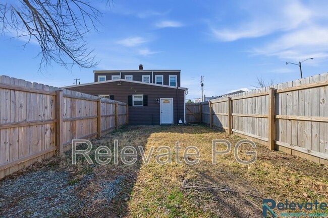 Building Photo - 2820 Q St