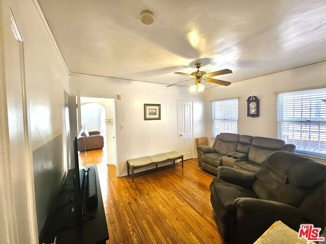 Building Photo - 2211 W 78th Pl