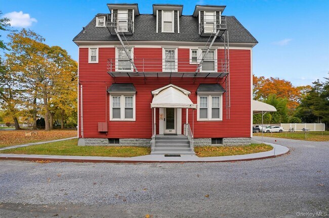 Building Photo - 221 Lake Ave S