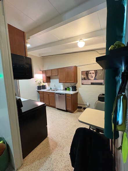 Building Photo - 1211 Friendship Ave