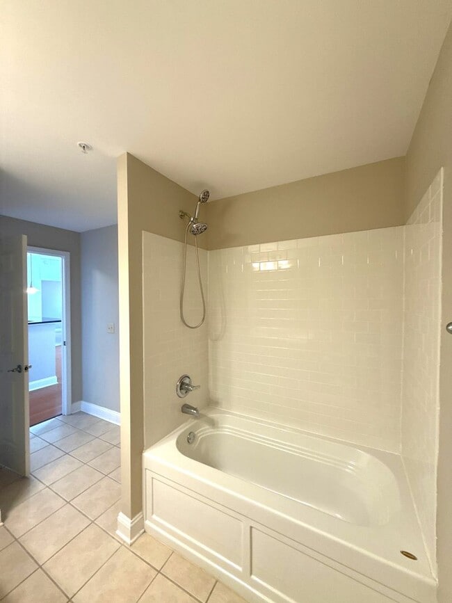 Building Photo - Fifth & Poplar - T.R. Lawing Realty Property