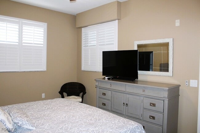 Building Photo - 16685 Lake Cir Dr