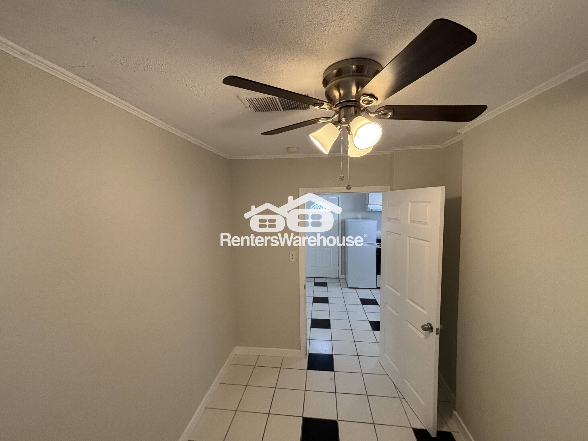 Building Photo - 2818 W Heatherbrae Dr