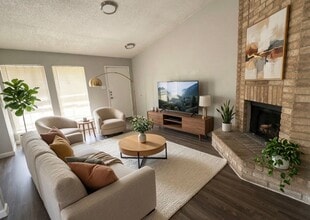 Building Photo - 11217 Pender Ln