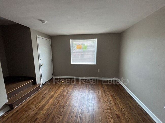 Building Photo - 237 Ryburn Ave