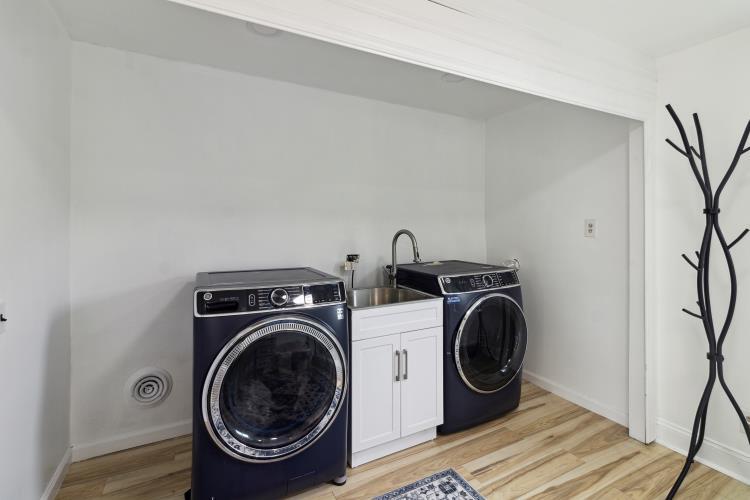 Building Photo - 5242 Cedarhurst Dr