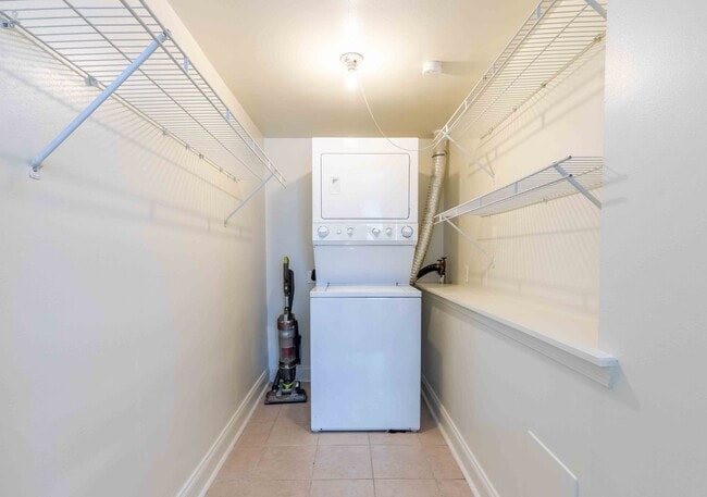 Building Photo - Private 1 Bedroom 1 Bathroom Condo in Cide...