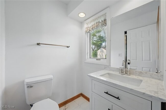 Building Photo - 33115 Ledge Hill Dr