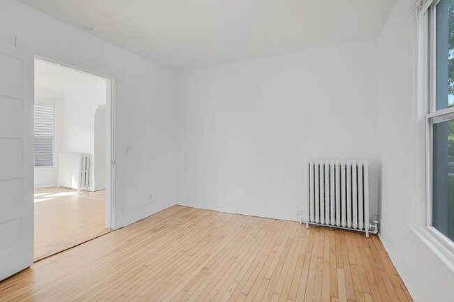 Building Photo - 2124 Fremont Ave N