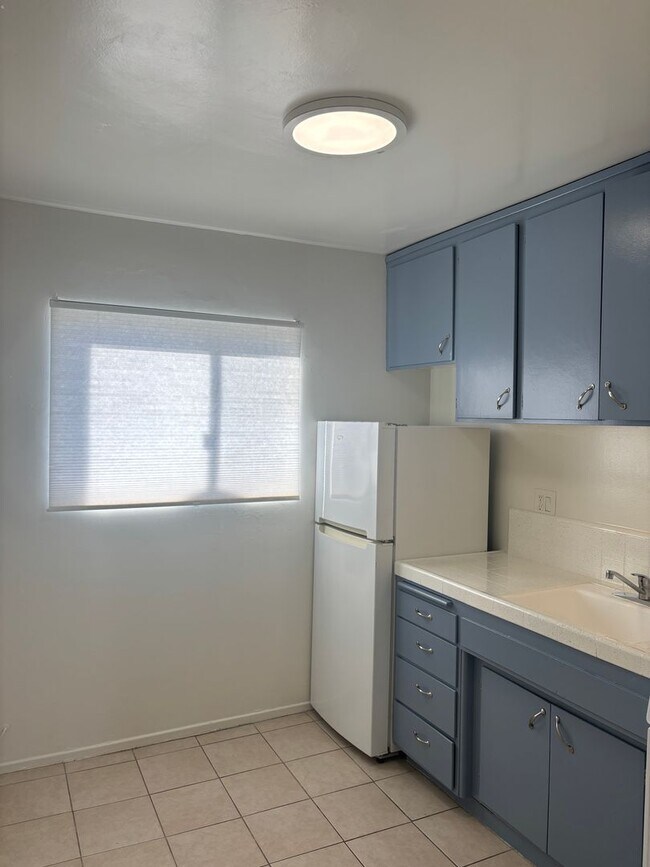 Building Photo - 220 W Spazier Ave