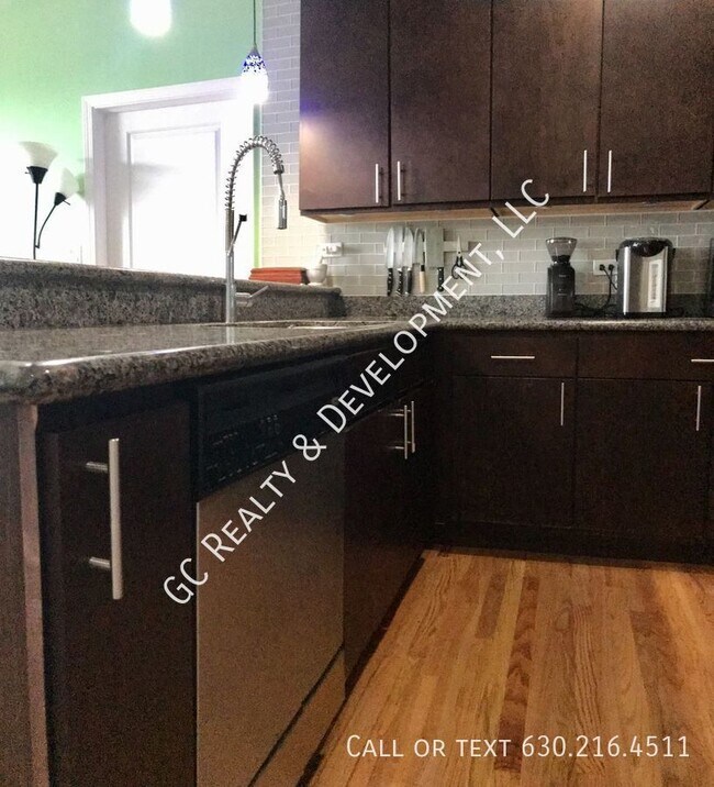 Building Photo - 2520 S Oakley Ave