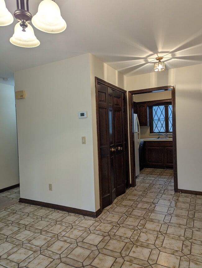Building Photo - 266 Main Ave
