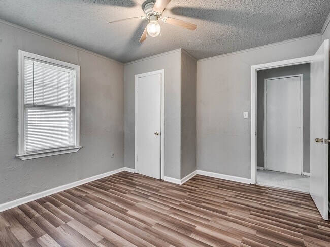 Building Photo - 545 SW 46th St