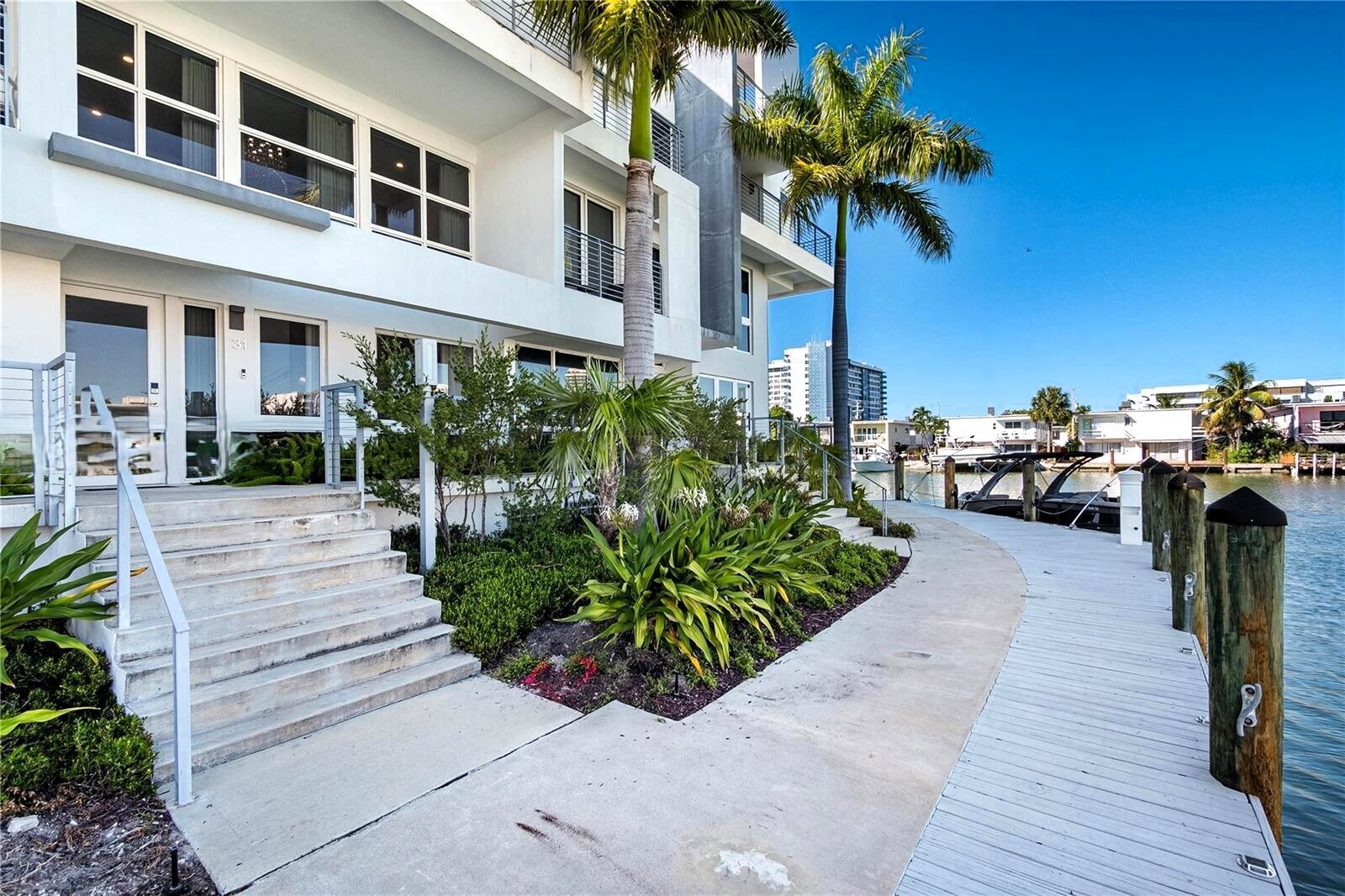 Building Photo - 31 N Shore Dr