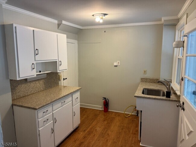 Building Photo - 35 N Hillside Ave