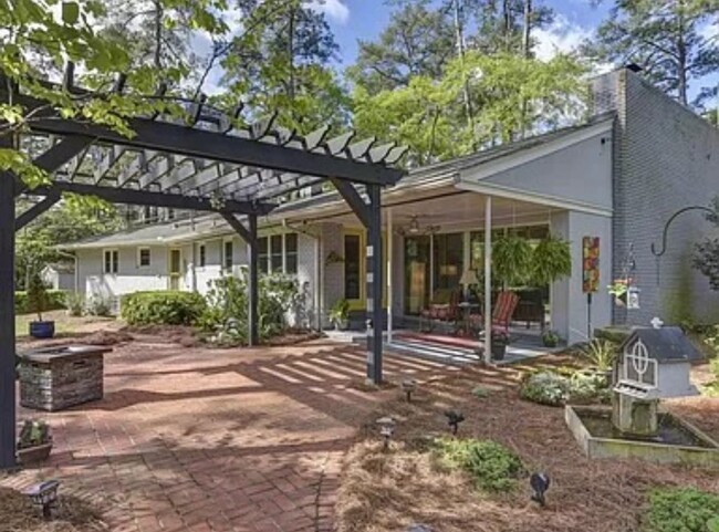 Building Photo - Stunning 4 Bed, 3 Bath in Forest Acres. RE...