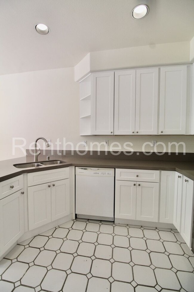 Building Photo - 9411 Questa Pointe