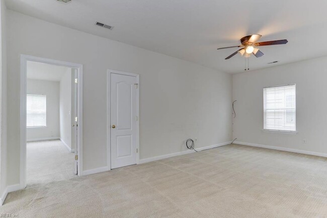 Building Photo - 528 Normandy St
