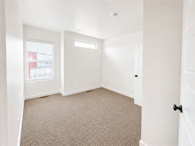 Building Photo - 1031 Boardwalk Ave